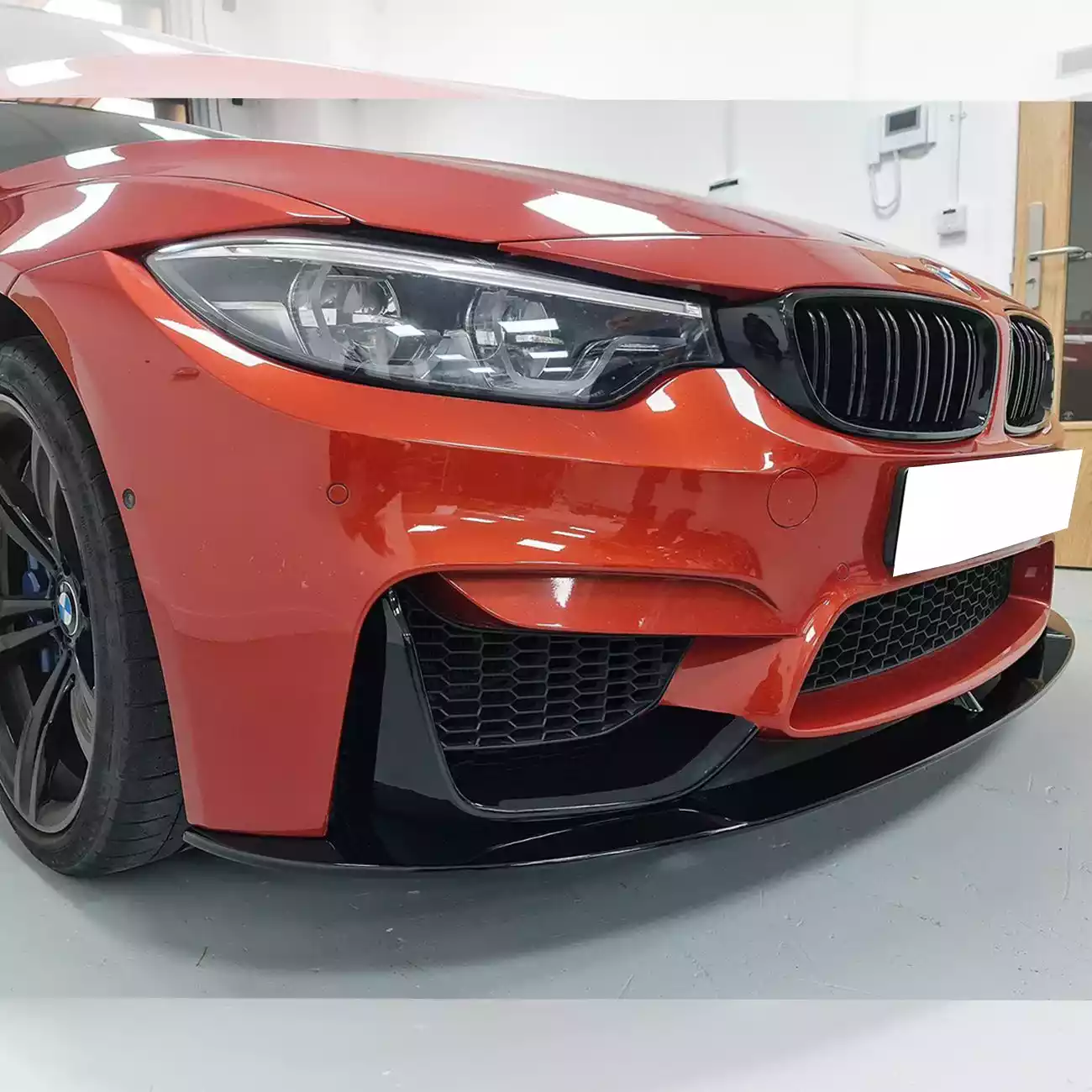 DMB15048-bmw-m3-m4-f80-f82-priekinis-pazeminimas-lipas-juodas-blizgus-5