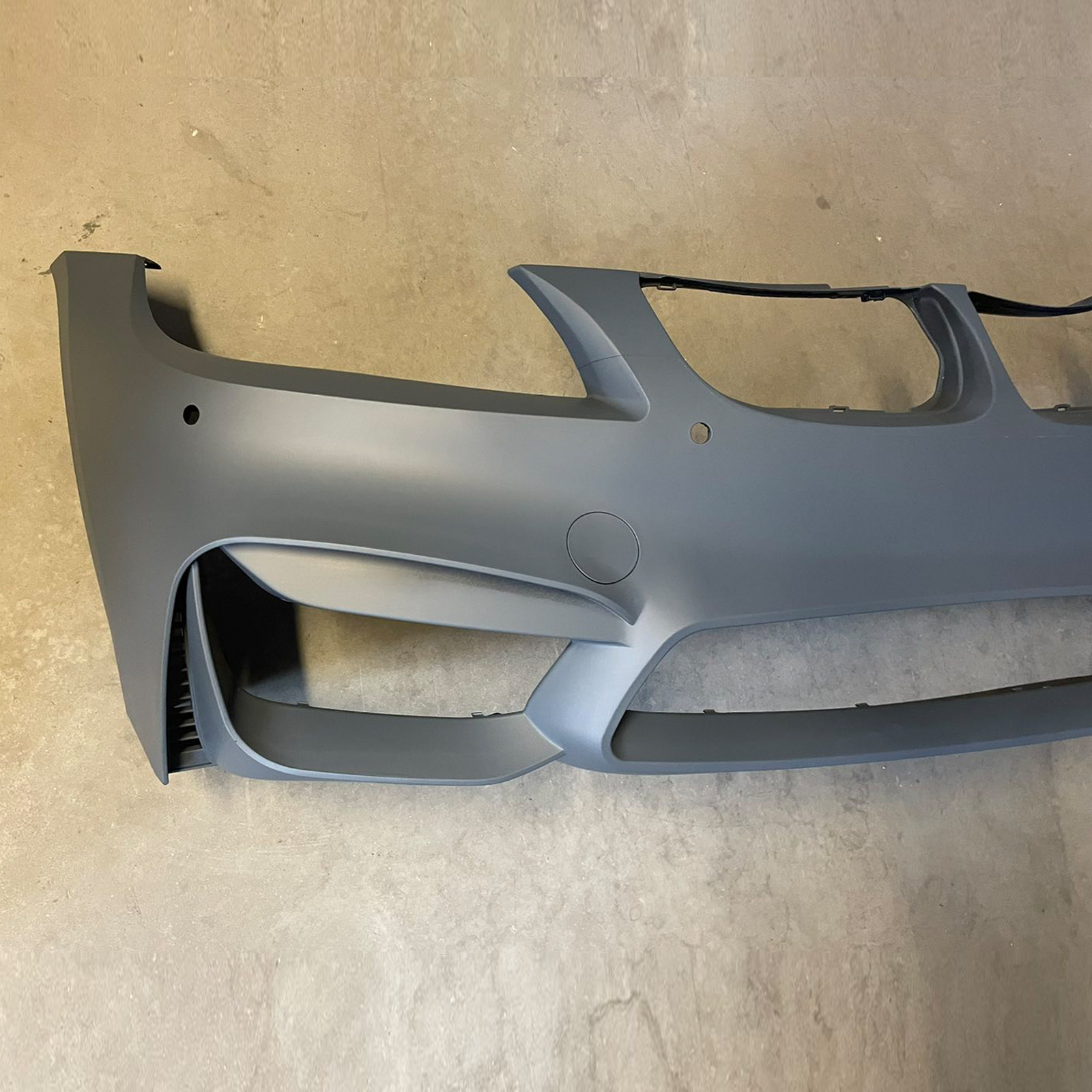 DMB12025-bmw-e90-e91-lci-m4-stiliaus-priekinis-bamperis